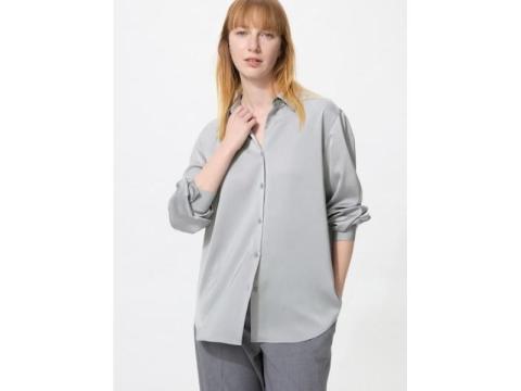 Elegant Office Wear Shirts by UNIQLO