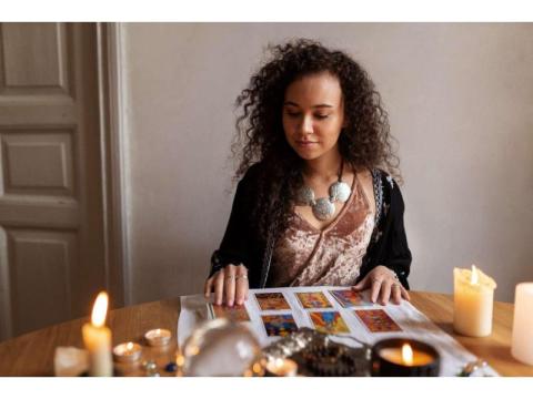 Why More People Are Choosing IO Psychics for Accurate Spiritual Guidance Online