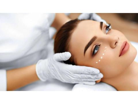 Facial and Peel Packages Near Gold Coast for Radiant Skin