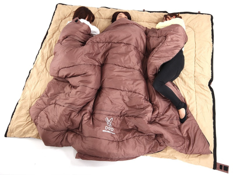 Wide Sleeping Bag for Family Camping | Wagaya Extra Large Sleeping Bag - DOD Outdoors - 2/2