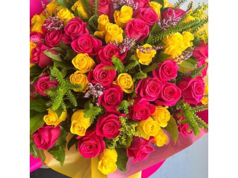 Summer Season 2026 – Pink and Yellow Rose Bouquet in USA | Fresh Flower Delivery