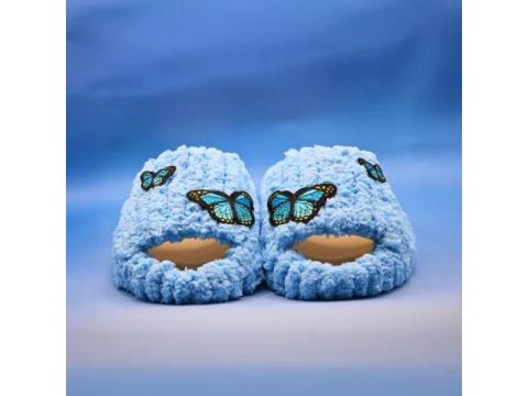 Step Into Everyday Comfort with Stylish Fluffy Slides for All Seasons