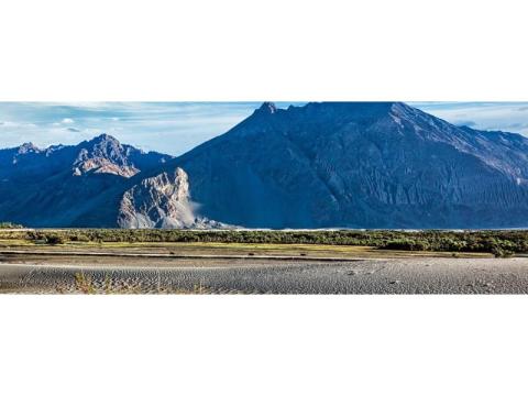 Explore Nubra Valley & Pangong with a Luxury Ladakh Tour - 2/2