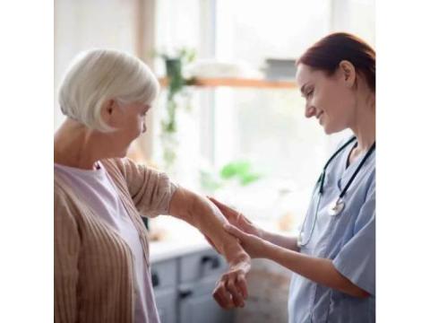 Don't Struggle Alone! Superior In Home Nurse Support Redcliffe - 2/2