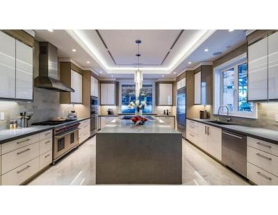 Looking for Modular Kitchen Manufacturers in Kirti Nagar?