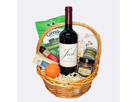 Wine Basket Wedding Gift – Elegant & Delivered