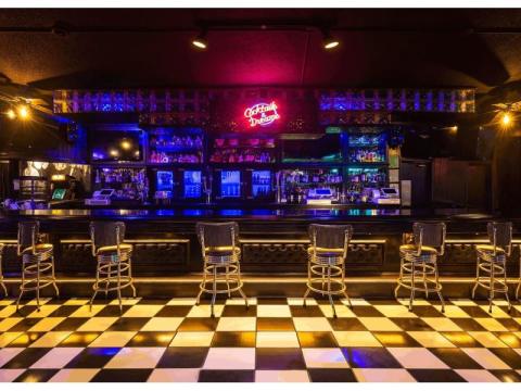 East Bay Bar | Drinks, Music & Fun at Retro Junkie Bar