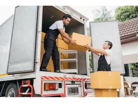 How Can a Moving Company in Dubai Help with International Shipping