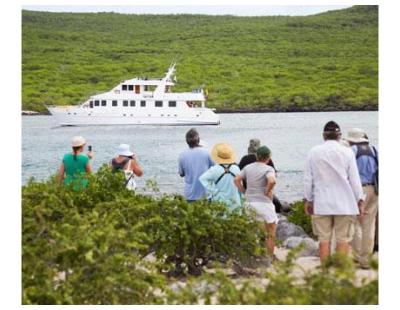 Experience Namibia’s Stunning Landscapes – Book Your Holiday