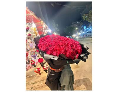 Imported Flowers in Karachi – Luxury Exotic Blooms & Same-Day Delivery | Karachi Blossoms