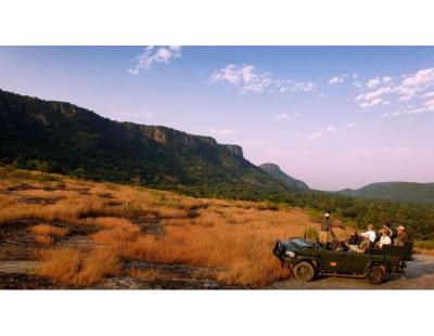 Book a Luxury Bandhavgarh Safari with Taj Mahua Kothi
