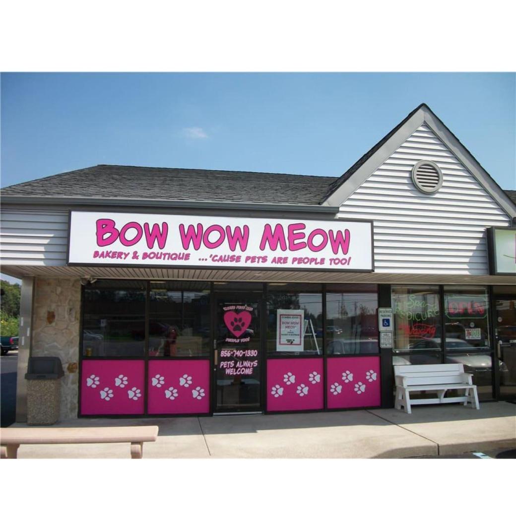 7 Attention Grabbing Door Sign Ideas to Bring Customers In