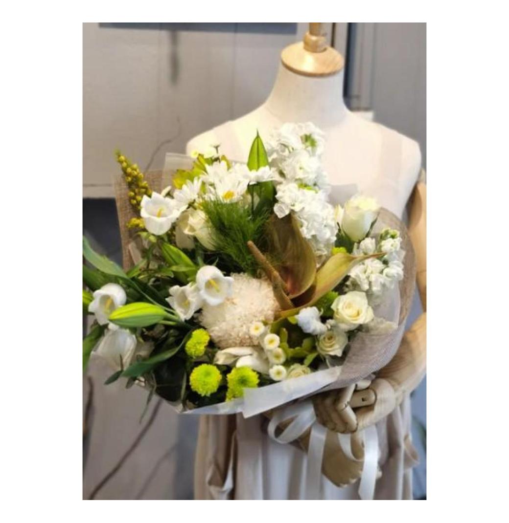 Same Day Flower Delivery Kew - Dandelion Floral and Foliage Design - 1/3