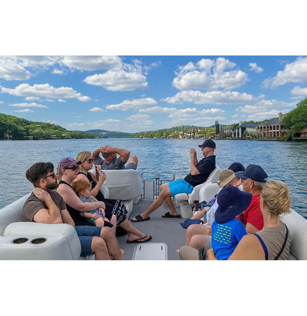 Unforgettable Lake Austin Party Boat Rentals for Your Next Celebration - 3/3