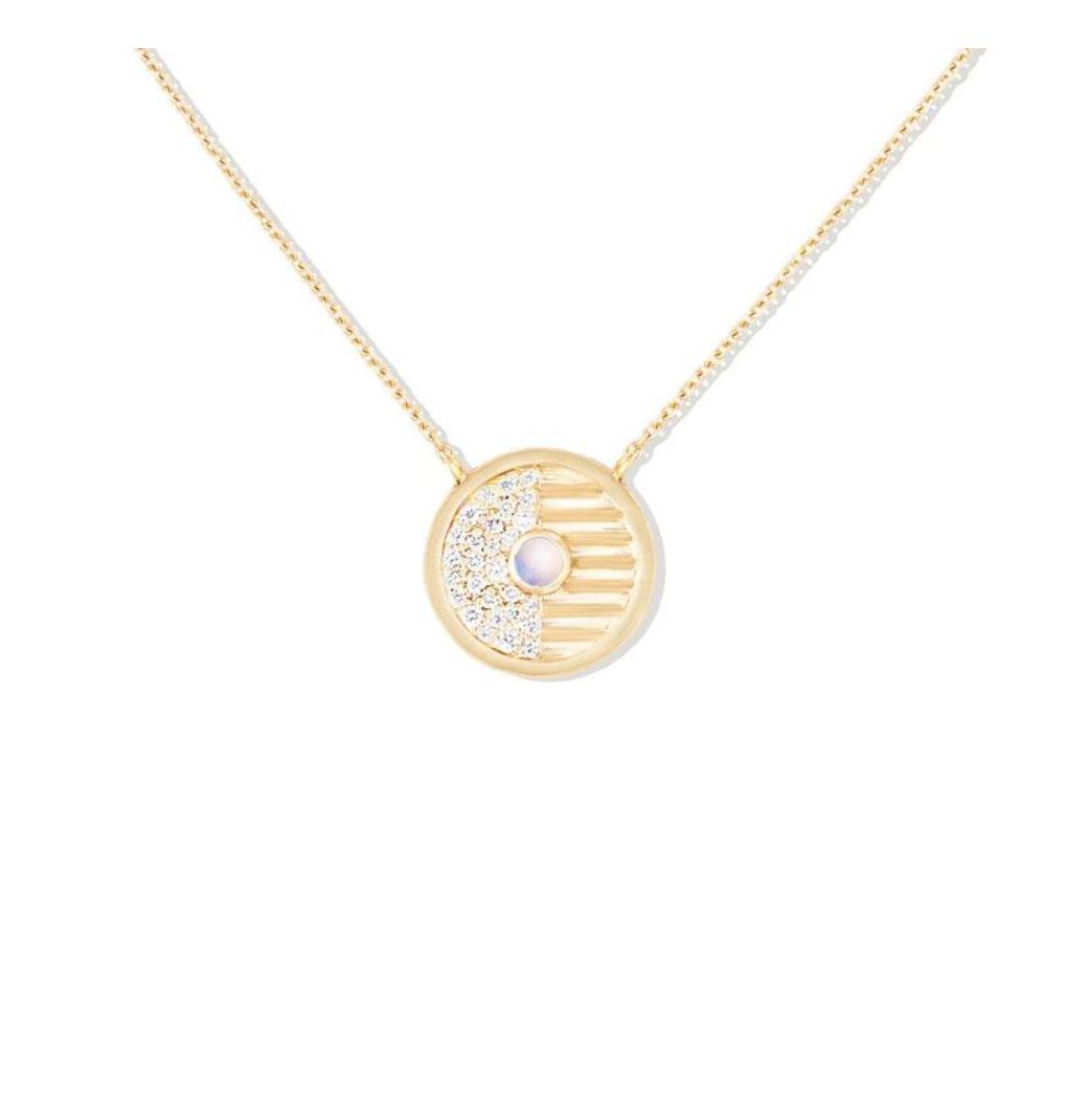 Stunning Necklaces for Women Crafted with Precision and Style