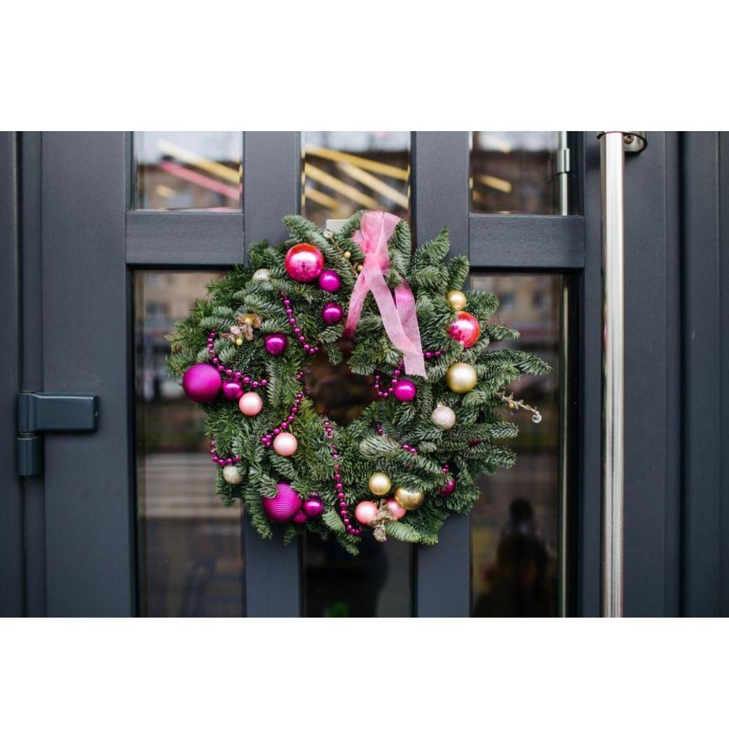 Real Christmas Wreaths to Brighten Your Home This Holiday Season
