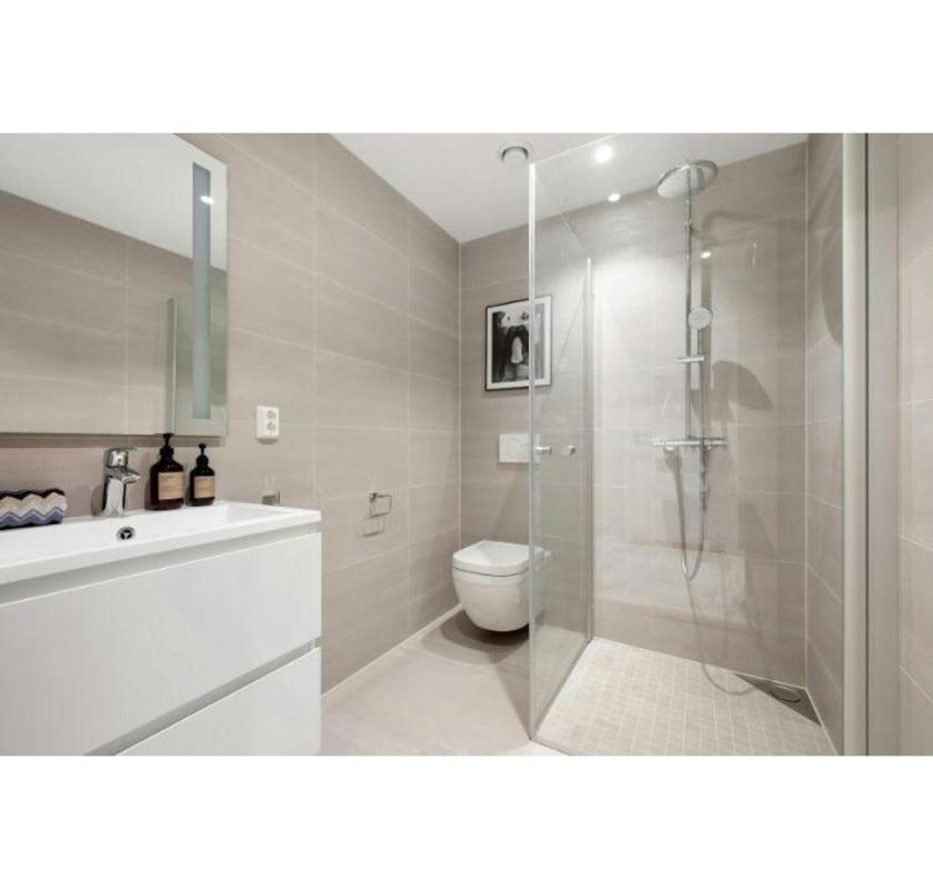 Frameless Shower Doors – Modern, Sleek Solutions by Sunrise Glass Company