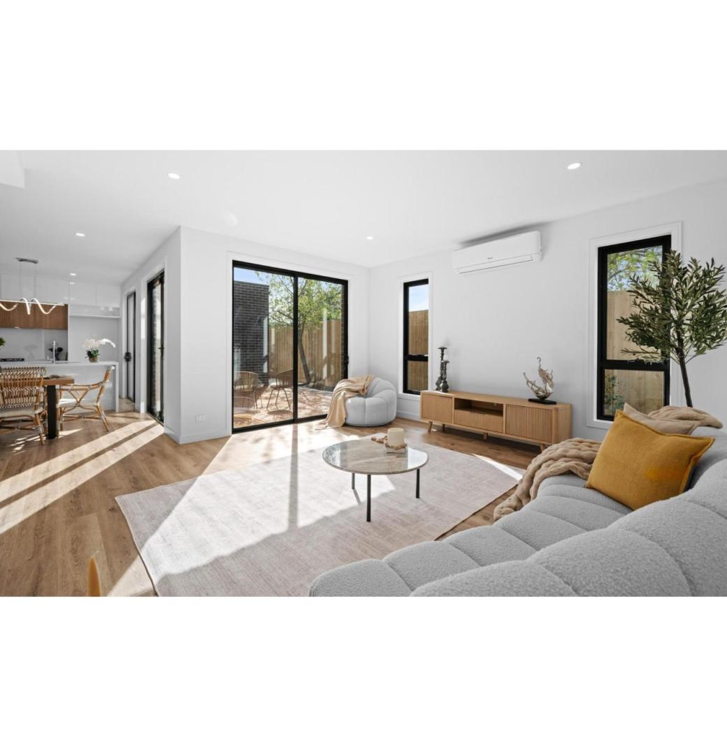 Silver travertine pavers Melbourne | Atlas Tile & Stone - 2/2