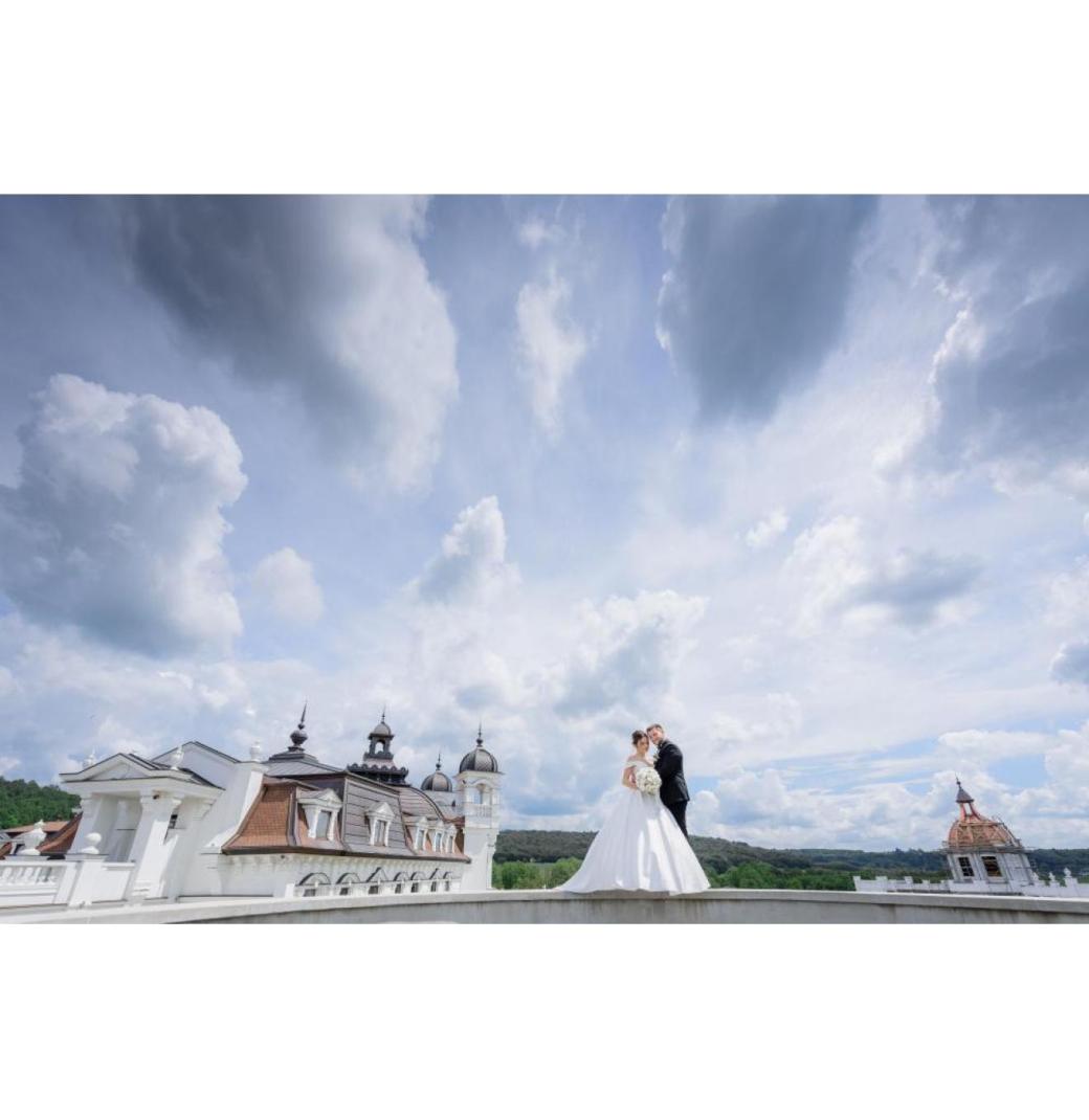 Unleash Untamed Romance at the Best destination wedding in jim corbett