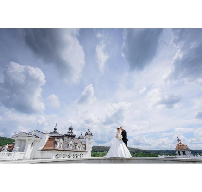 Unleash Untamed Romance at the Best destination wedding in jim corbett