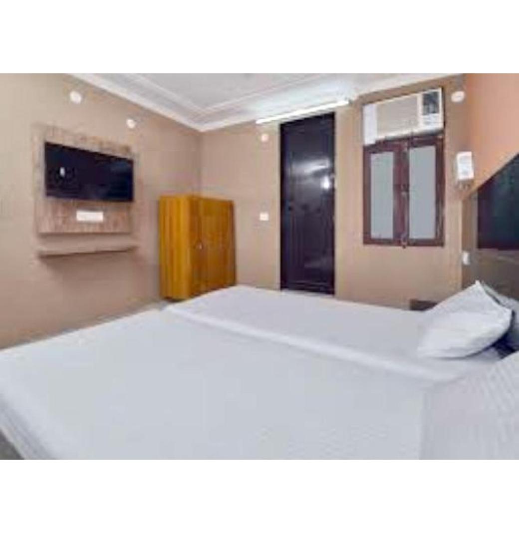 Zolo Pooja PG Gurgaon Furnished Living Option