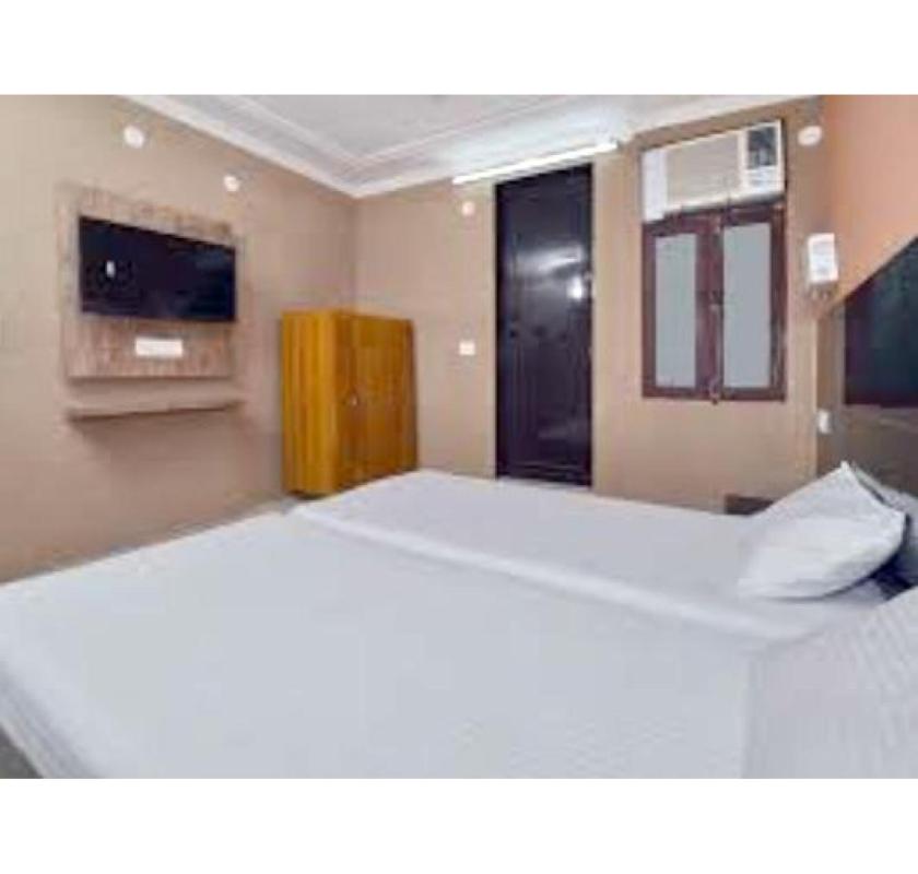 Zolo Pooja PG Gurgaon Furnished Living Option