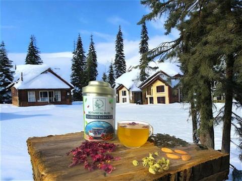 Premium Best Kashmiri Kahwa Tea Saffron & Almond Infused