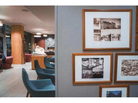 Custom Picture Framing in Sydney for Artwork Display and Interior Styling