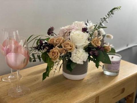 Romantic Roses Bouquet – Order Fresh & Elegant Arrangements Today